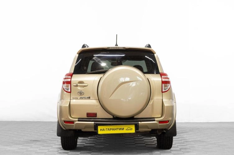 Toyota RAV4 5 из 6