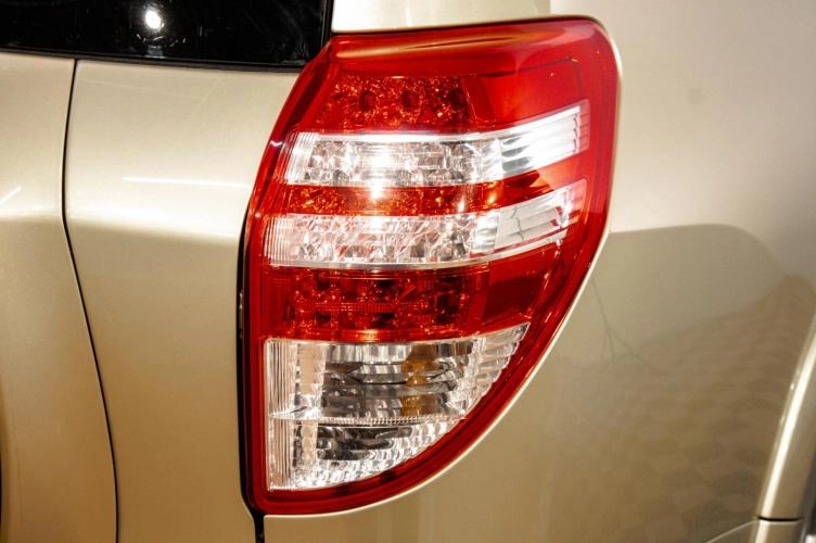 Toyota RAV4 8 из 29