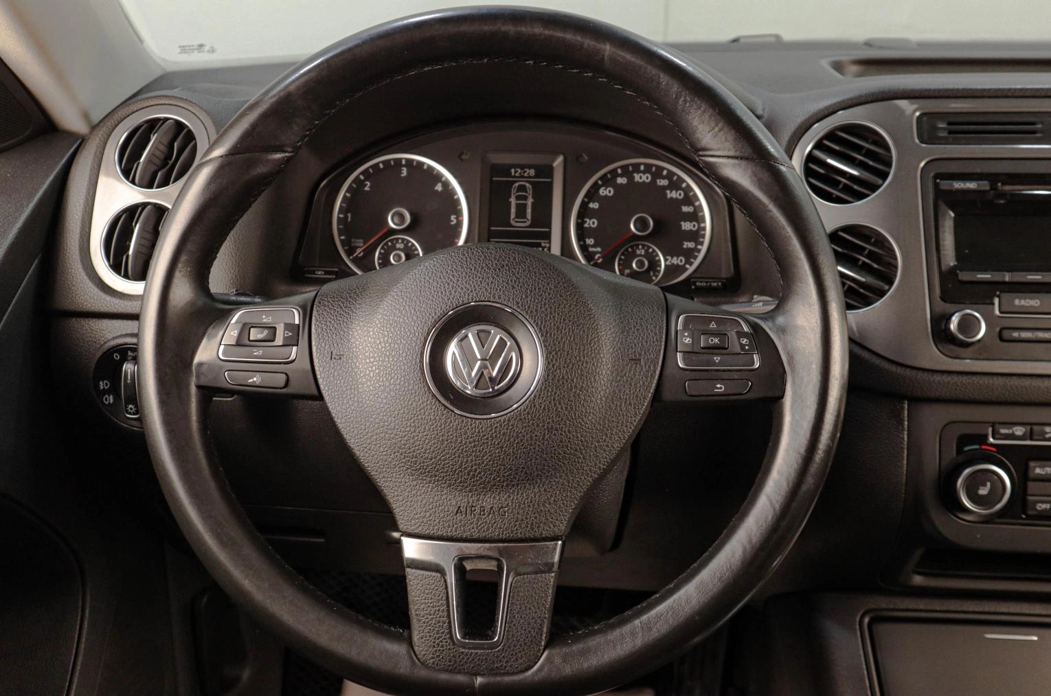 Volkswagen Tiguan 12 из 19
