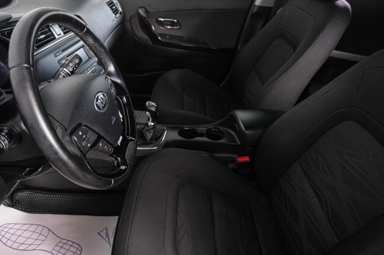 KIA cee'd 8 из 22