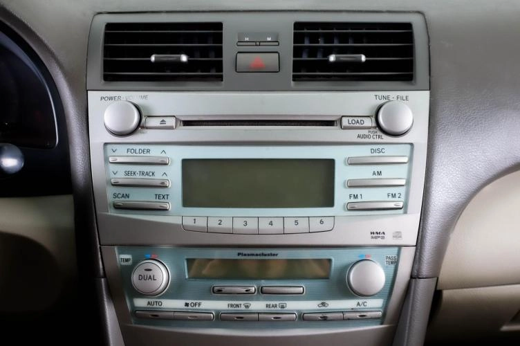 Toyota Camry 17 из 20