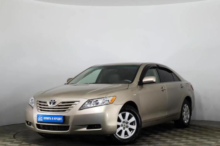 Toyota Camry 3 из 6