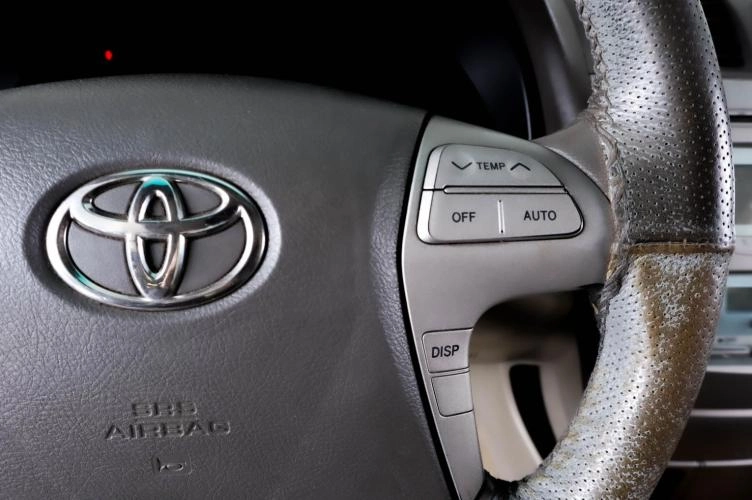 Toyota Camry 16 из 20