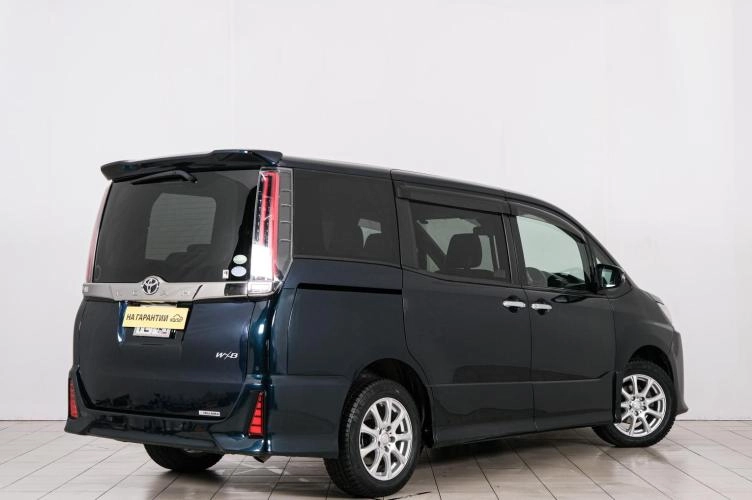 Toyota Noah 6 из 6