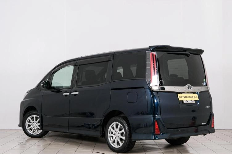 Toyota Noah 4 из 6