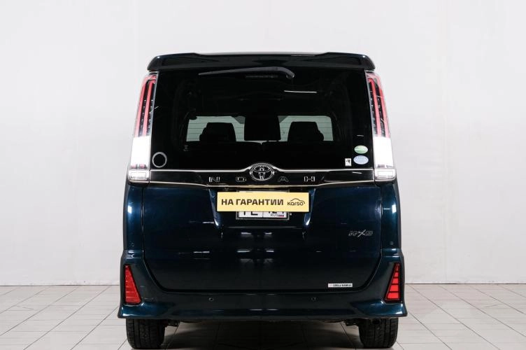 Toyota Noah 5 из 6