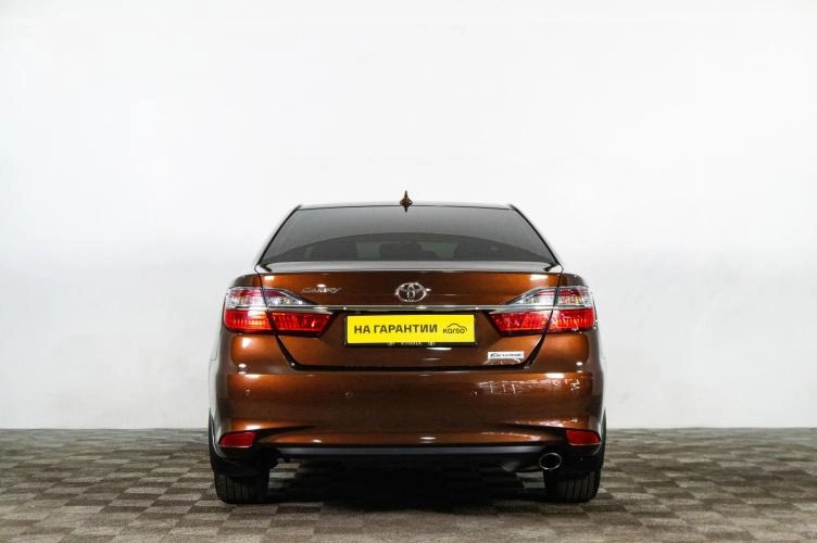 Toyota Camry 5 из 6