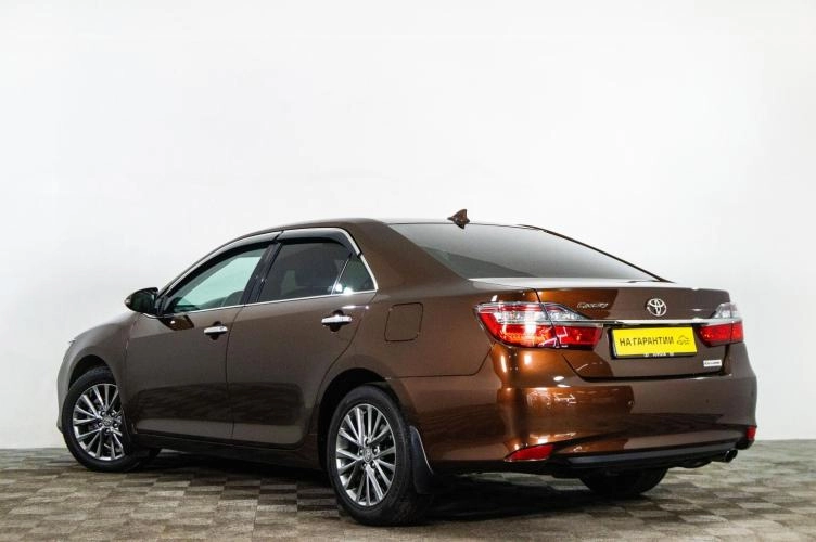 Toyota Camry 6 из 6
