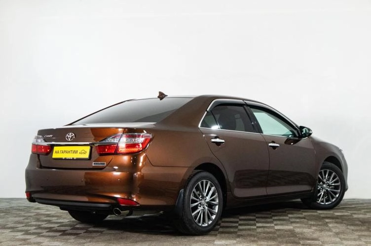 Toyota Camry 4 из 6
