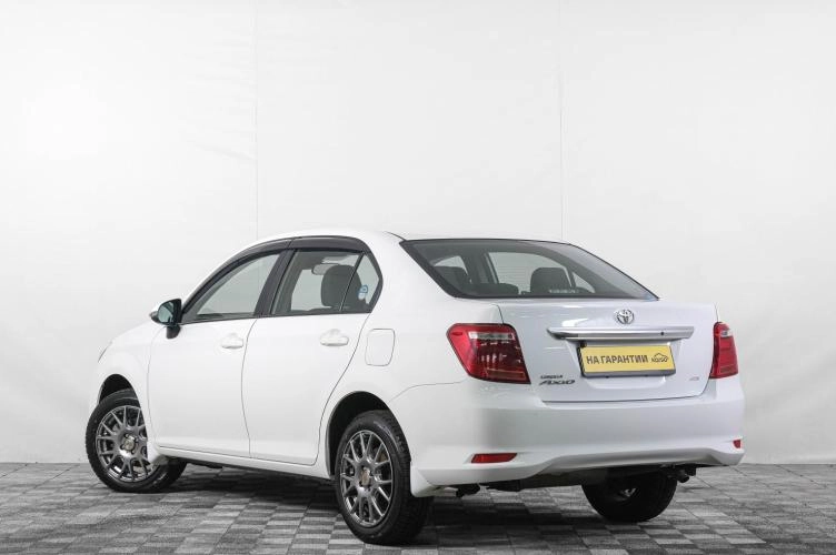 Toyota Corolla Axio 4 из 6