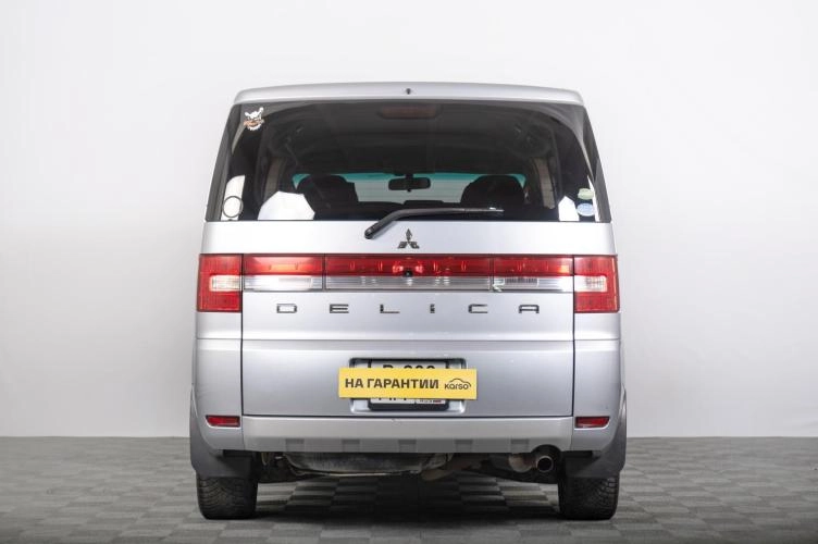 Mitsubishi Delica D5 4 из 6