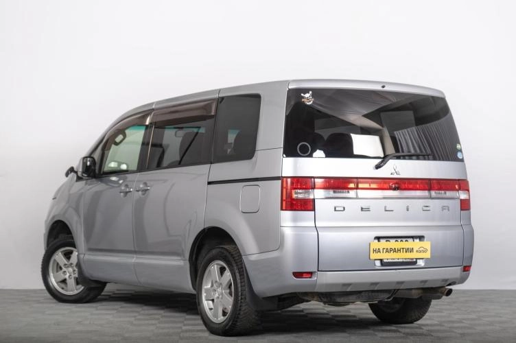 Mitsubishi Delica D5 5 из 6