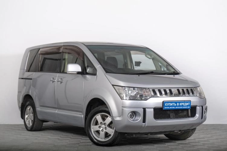 Mitsubishi Delica D5
