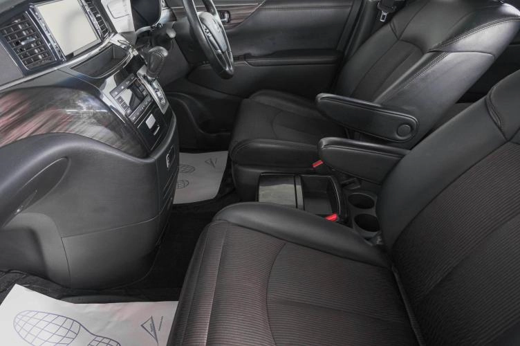 Nissan Elgrand 8 из 24