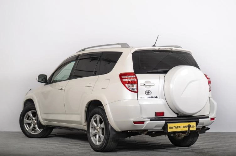 Toyota RAV4 5 из 6