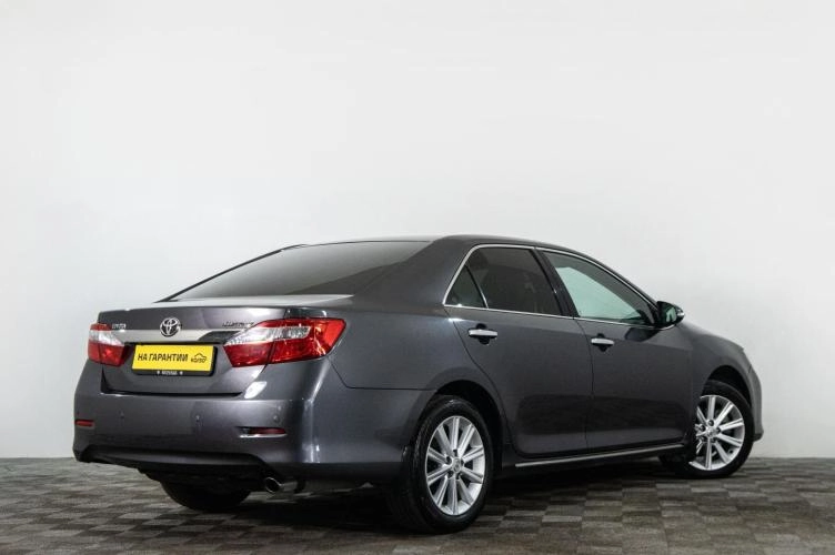 Toyota Camry 6 из 6