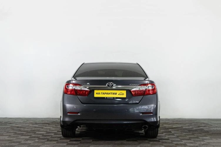 Toyota Camry 5 из 6