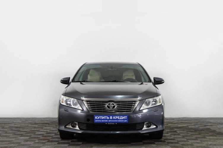 Toyota Camry 2 из 6