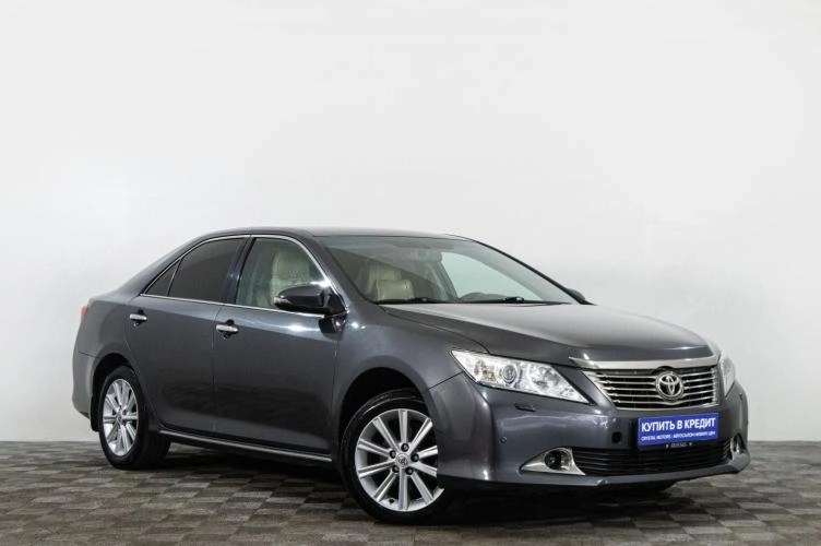Toyota Camry 1 из 6