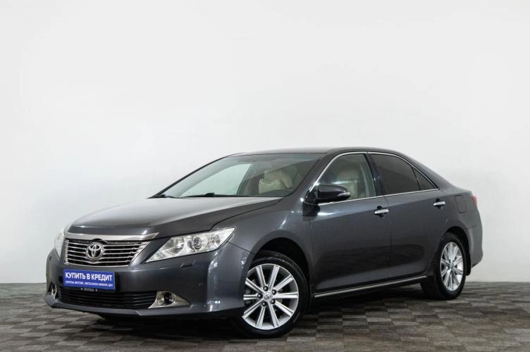 Toyota Camry 3 из 6