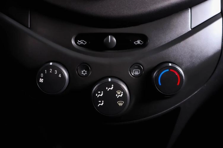Chevrolet Spark 17 из 21