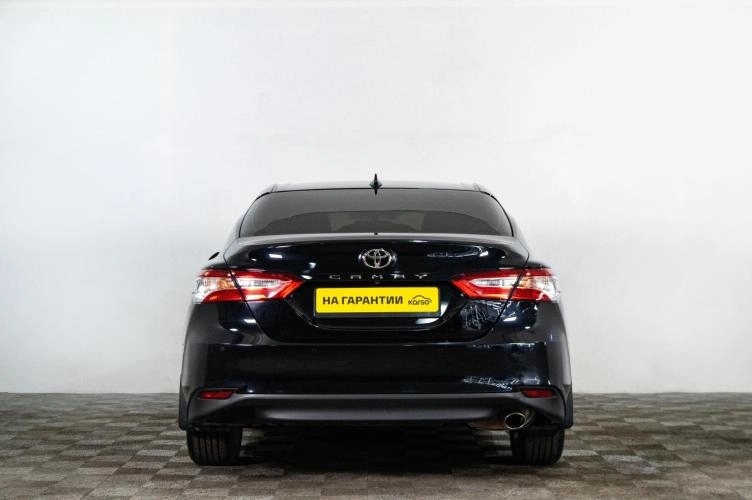 Toyota Camry 5 из 6