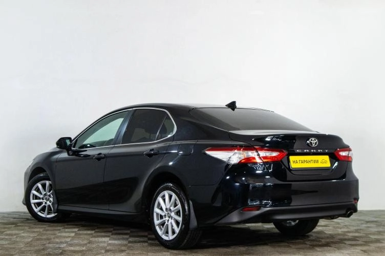 Toyota Camry 6 из 6