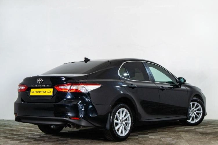 Toyota Camry 4 из 6