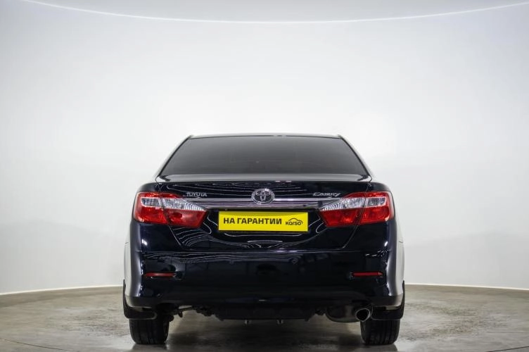 Toyota Camry 5 из 6