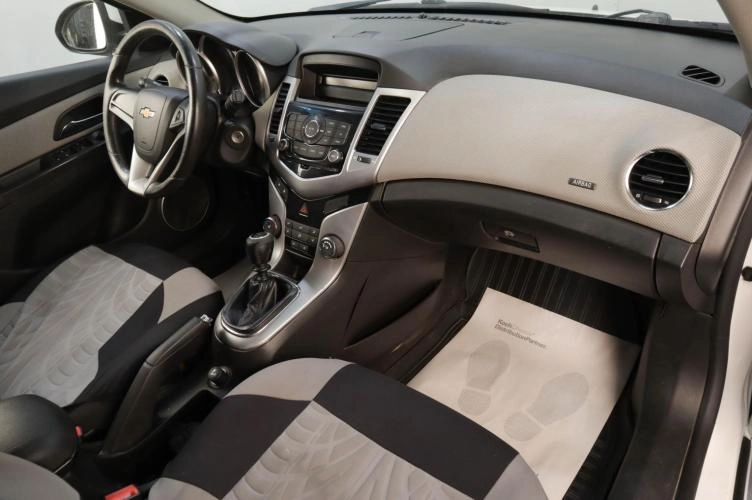 Chevrolet Cruze 9 из 14