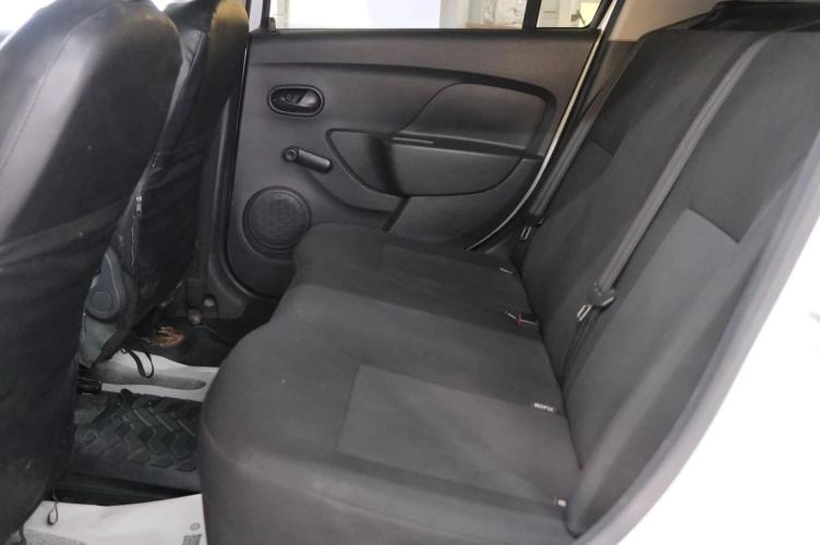 Renault Logan 16 из 17