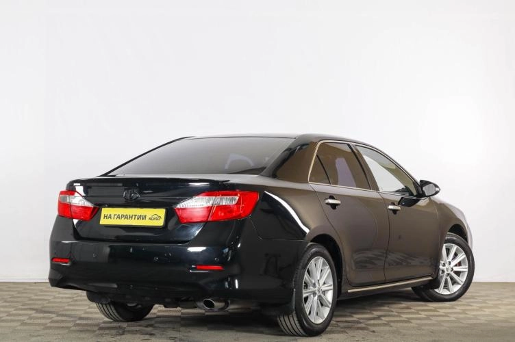 Toyota Camry 6 из 6