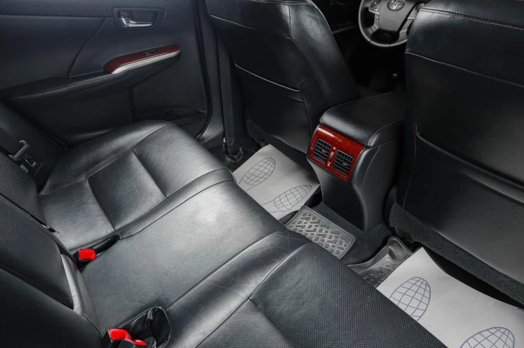 Toyota Camry 9 из 21