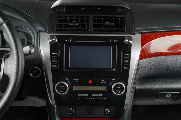 Toyota Camry 17 из 21