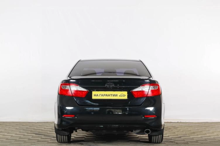 Toyota Camry 5 из 6