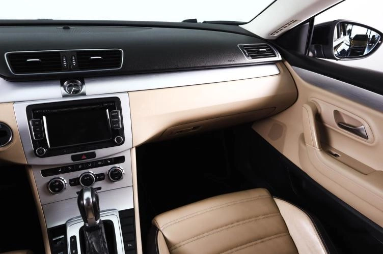 Volkswagen Passat CC 14 из 23