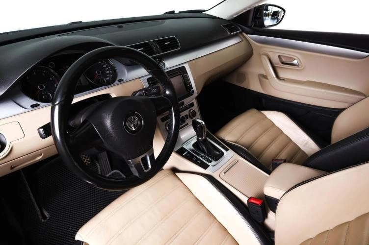 Volkswagen Passat CC 8 из 23
