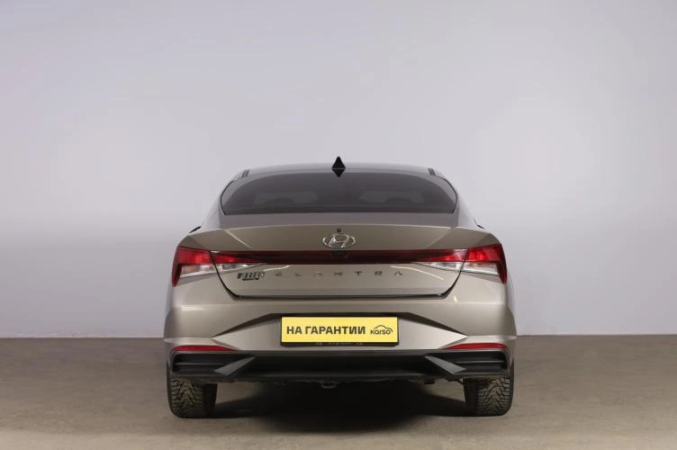Hyundai Elantra 5 из 6