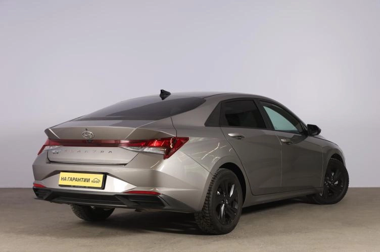 Hyundai Elantra 6 из 6