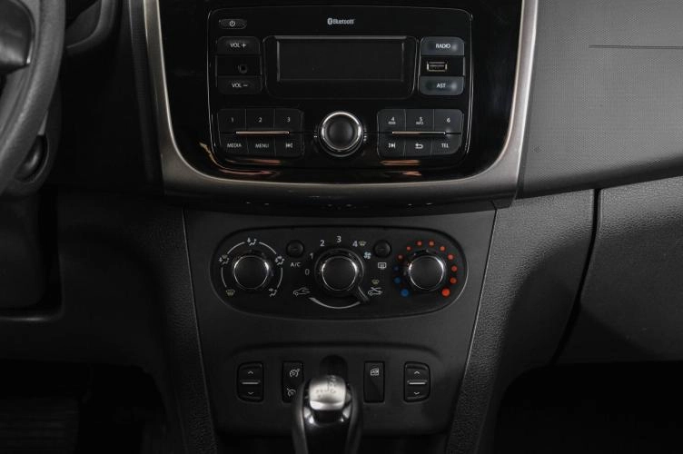Renault Logan 17 из 24