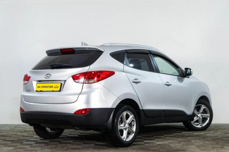 Hyundai ix35 4 из 6