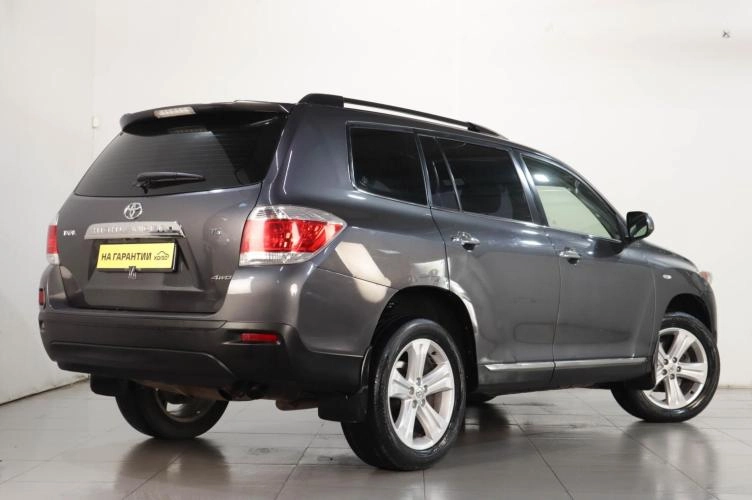 Toyota Highlander 6 из 6