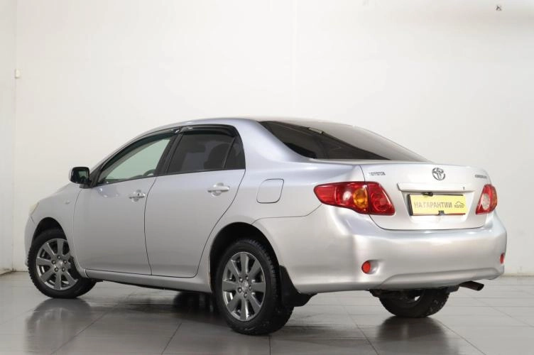 Toyota Corolla 4 из 6