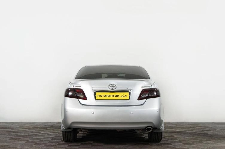 Toyota Camry 5 из 6
