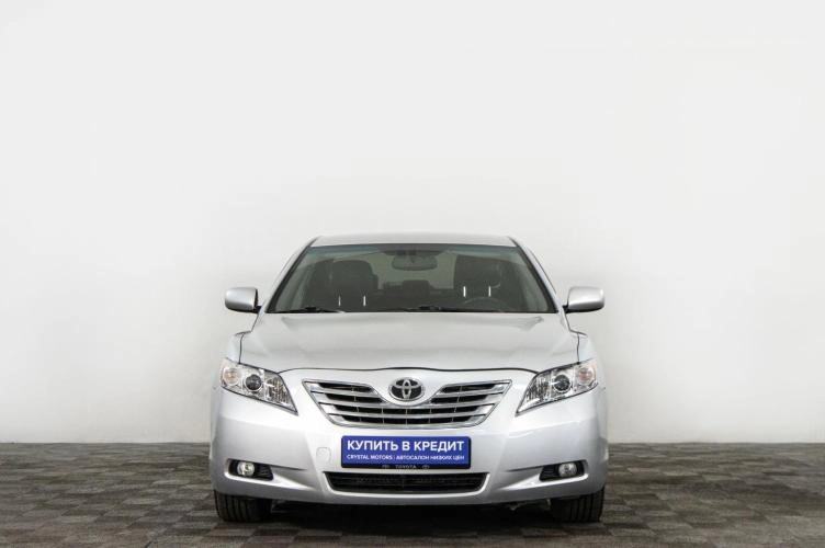 Toyota Camry 2 из 6
