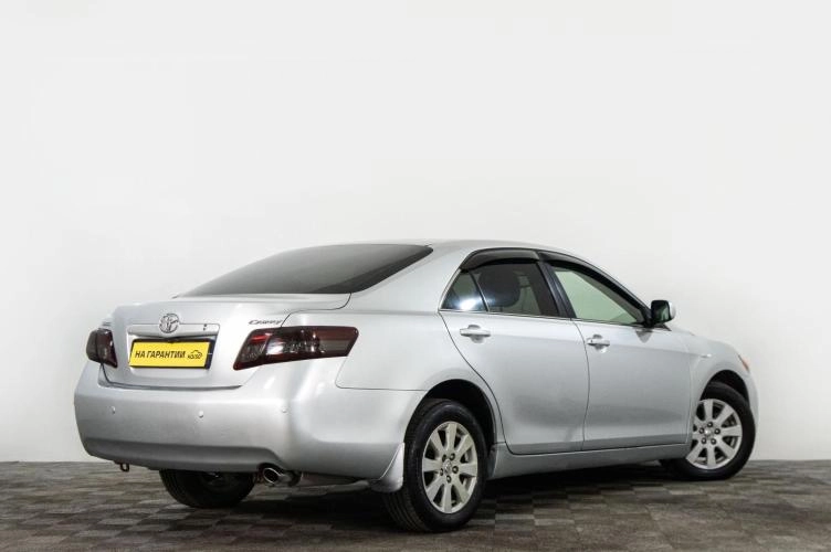 Toyota Camry 6 из 6