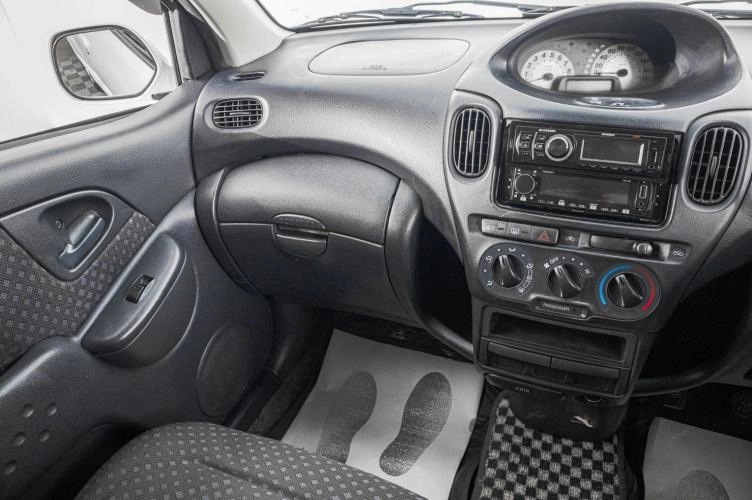 Toyota Funcargo 15 из 18
