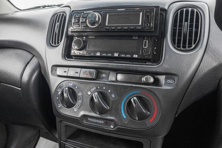 Toyota Funcargo 14 из 18