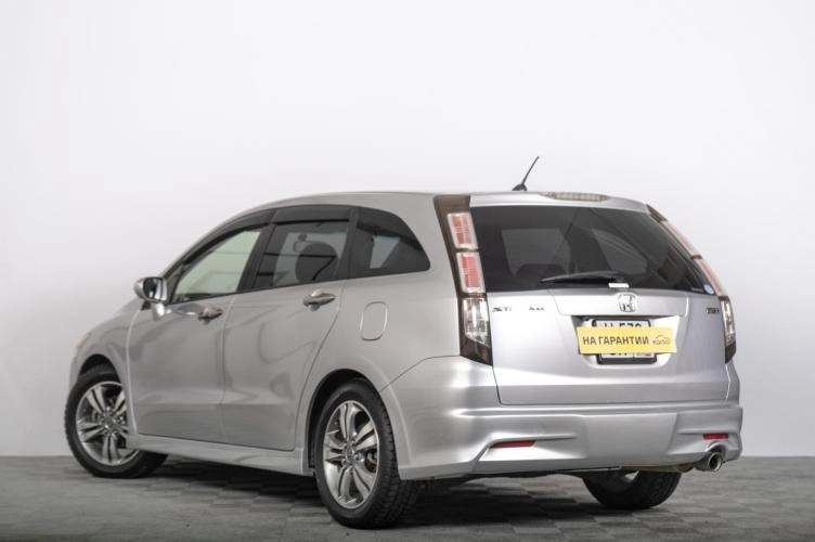 Honda Stream 5 из 6
