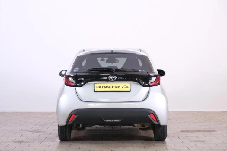 Toyota Yaris 5 из 6